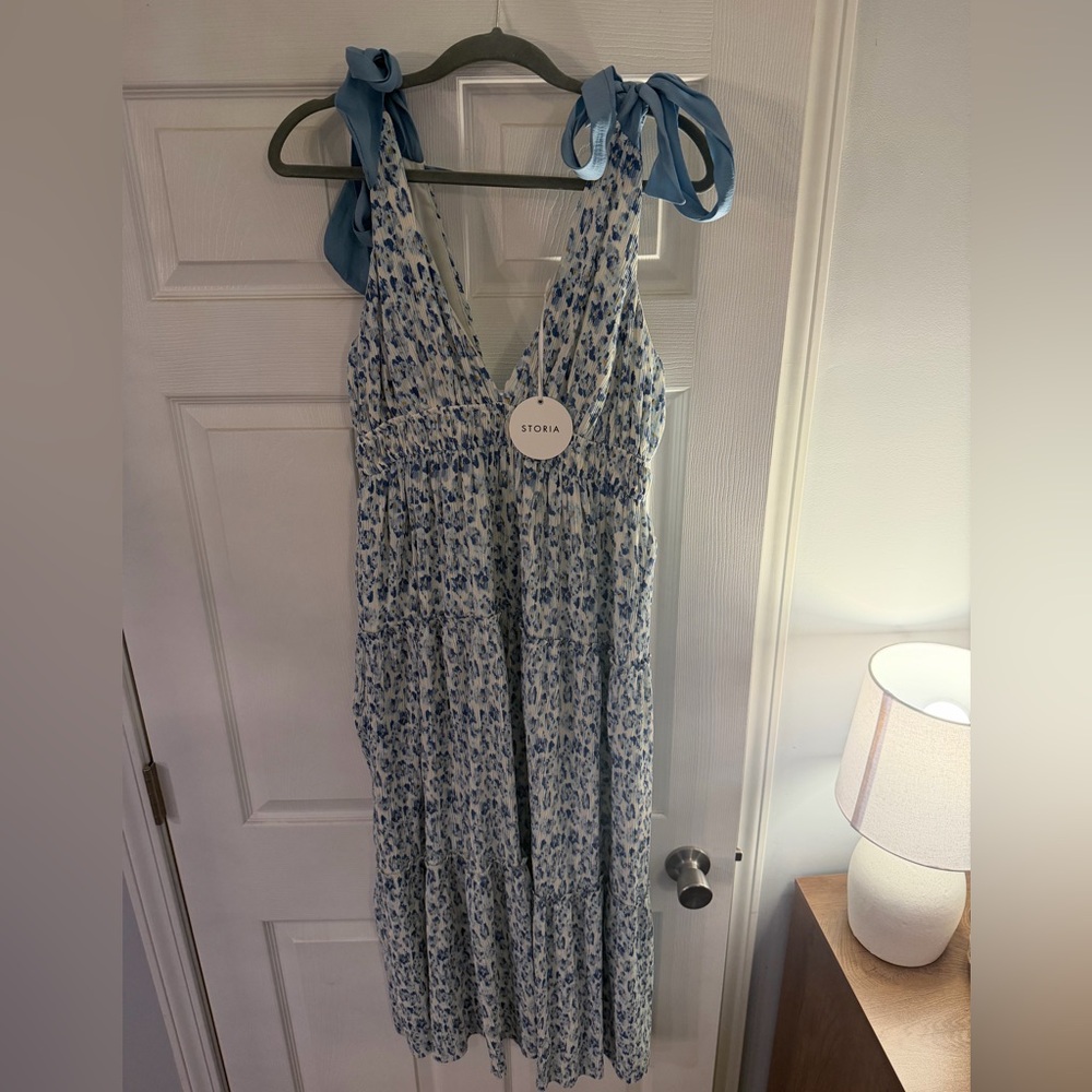 Storia Blue and White Floral Patterned Dress
